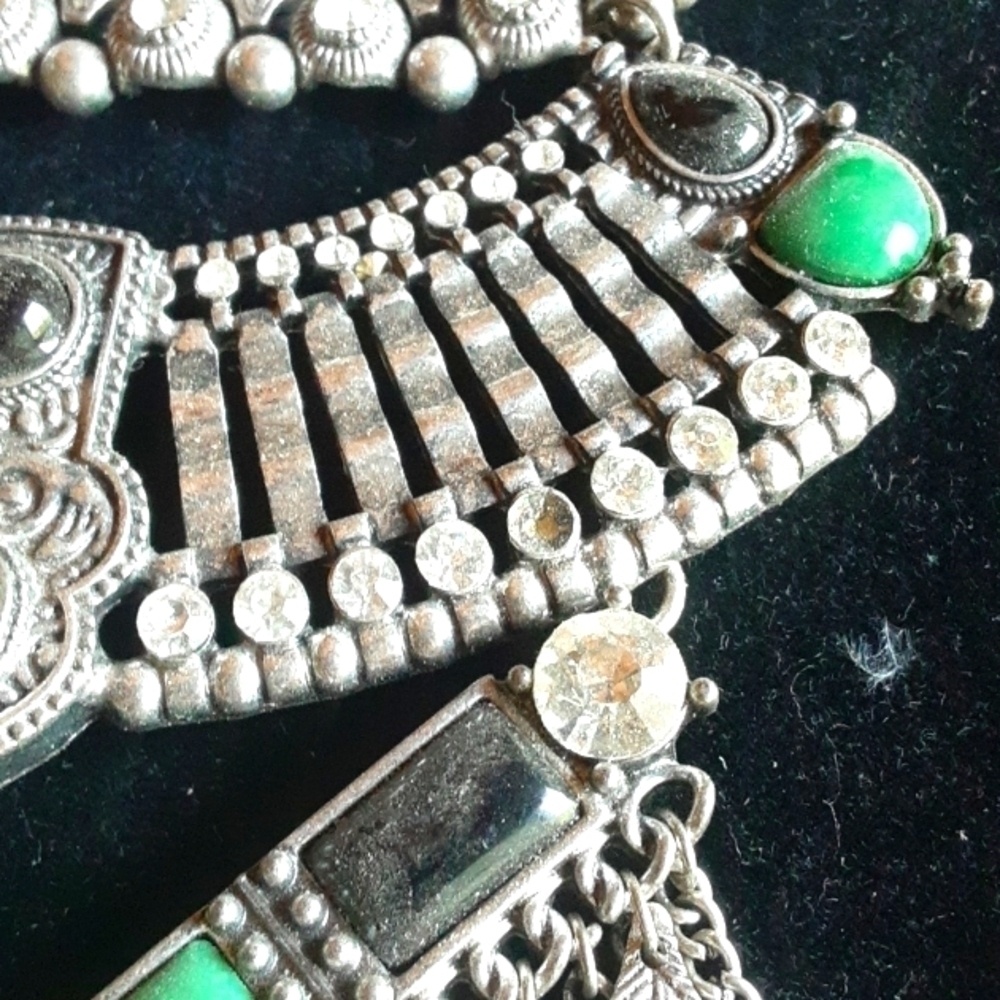 Beautiful Statement Necklace. - Picture 8 of 8